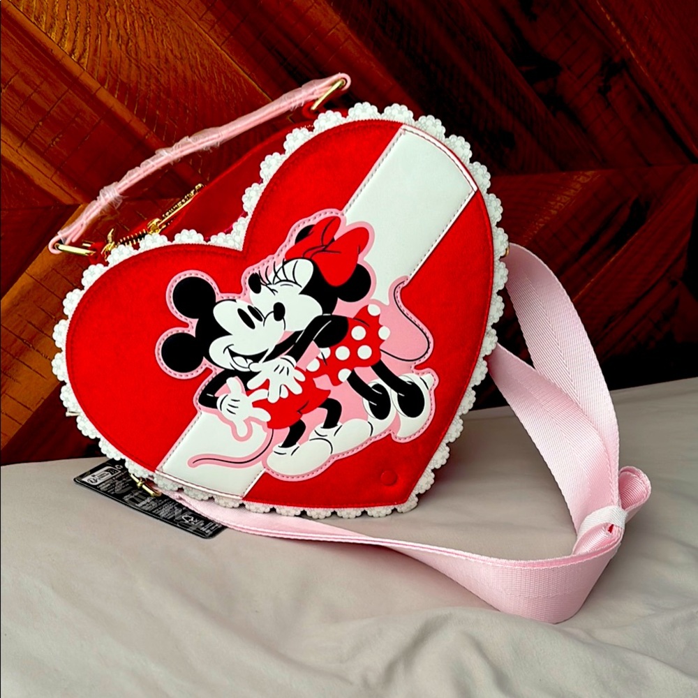 Minnie Mouse Heart Crossbody Hard Tag Loungefly Bag in Red & Pink
